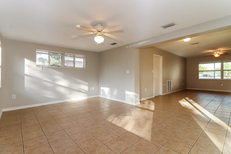2,300/Mo, 6496 113th Street Seminole, FL 33772 Den View 2