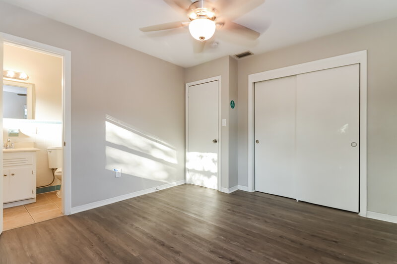 2,300/Mo, 6496 113th Street Seminole, FL 33772 Main Bedroom View 2