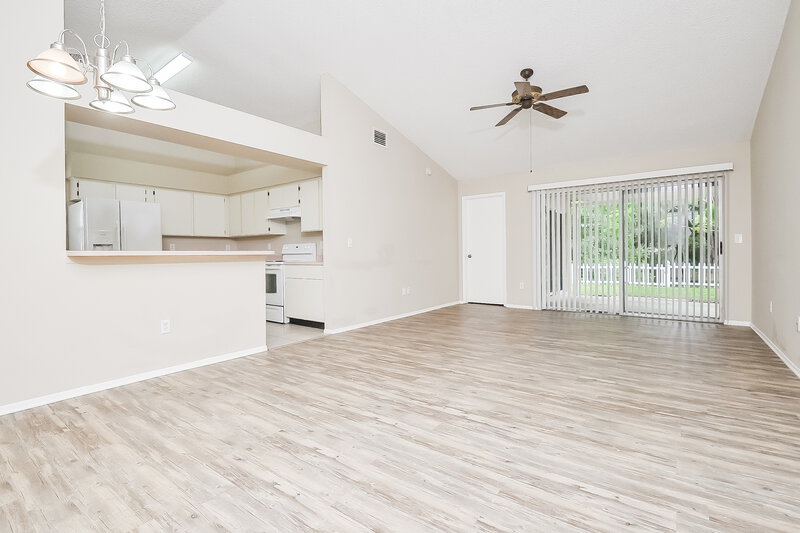 2,070/Mo, 13446 Silvercreek Dr Riverview, FL 33579 Dining Room View