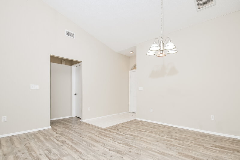 2,070/Mo, 13446 Silvercreek Dr Riverview, FL 33579 Dining Room View 2