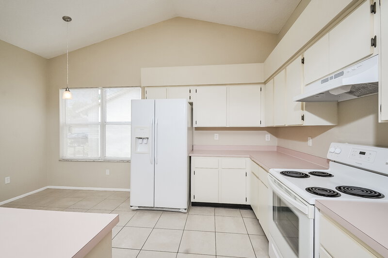 2,070/Mo, 13446 Silvercreek Dr Riverview, FL 33579 Kitchen View