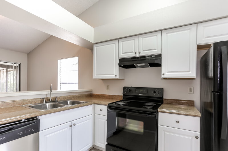 2,075/Mo, 13658 Laraway Dr Riverview, FL 33579 Kitchen View 3