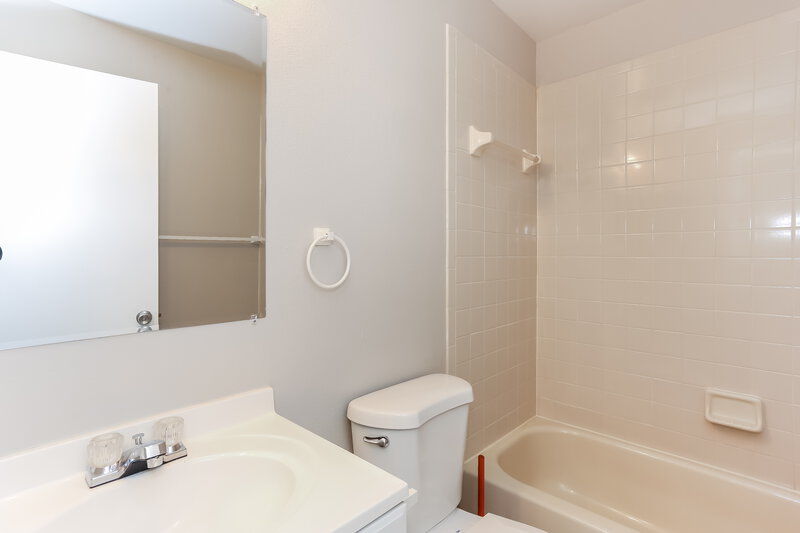 2,075/Mo, 13658 Laraway Dr Riverview, FL 33579 Bathroom View