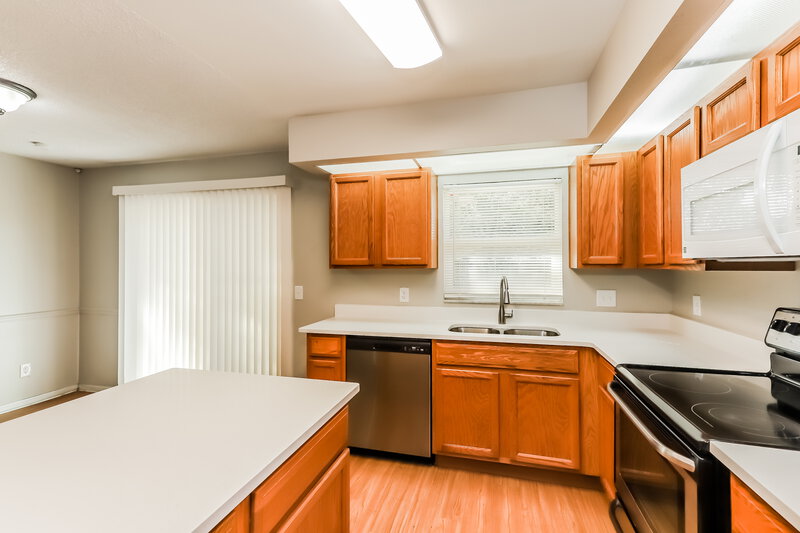 3,010/Mo, 2926 West Campbell Road Lakeland, FL 33810 Kitchen View 2