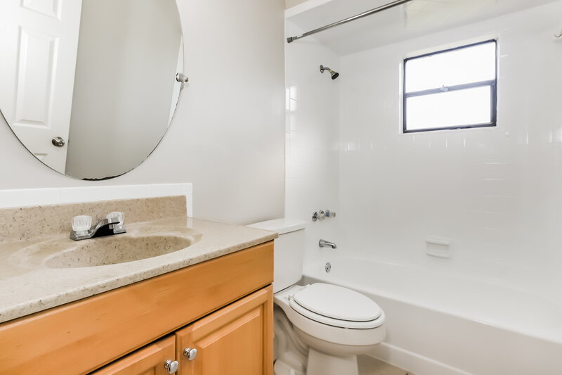 3,010/Mo, 2926 West Campbell Road Lakeland, FL 33810 Bathroom View
