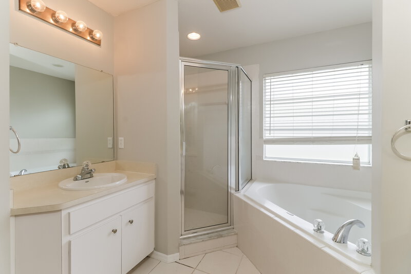 2,080/Mo, 4183 Buttonbush Cir Lakeland, FL 33811 Main Bathroom View 2