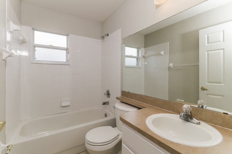 2,080/Mo, 4183 Buttonbush Cir Lakeland, FL 33811 Bathroom View
