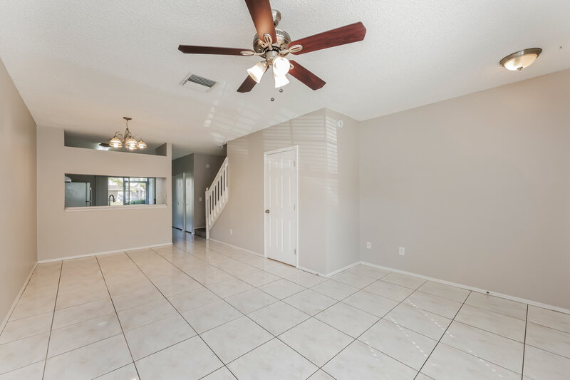 1,685/Mo, 6333 Bayside Key Dr Tampa, FL 33615 Living Room View 2