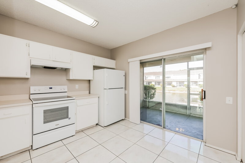 1,685/Mo, 6333 Bayside Key Dr Tampa, FL 33615 Kitchen View