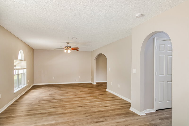 2,185/Mo, 6510 Hillview Rd Spring Hill, FL 34606 Family Room View 2