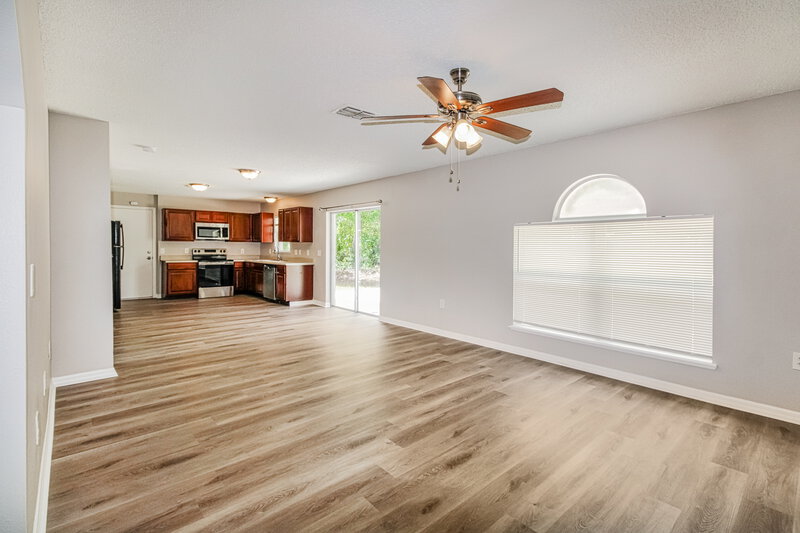 2,185/Mo, 6510 Hillview Rd Spring Hill, FL 34606 Family Room View 3