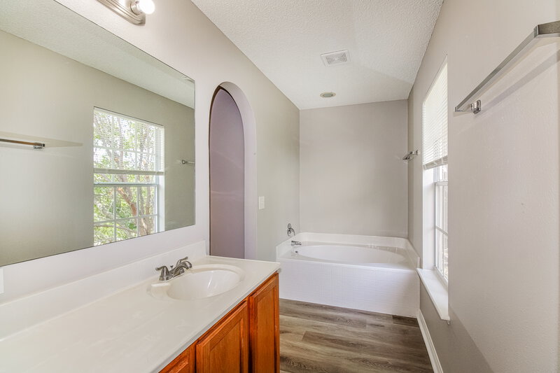 2,185/Mo, 6510 Hillview Rd Spring Hill, FL 34606 Main Bathroom View