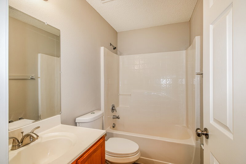 2,185/Mo, 6510 Hillview Rd Spring Hill, FL 34606 Bathroom View
