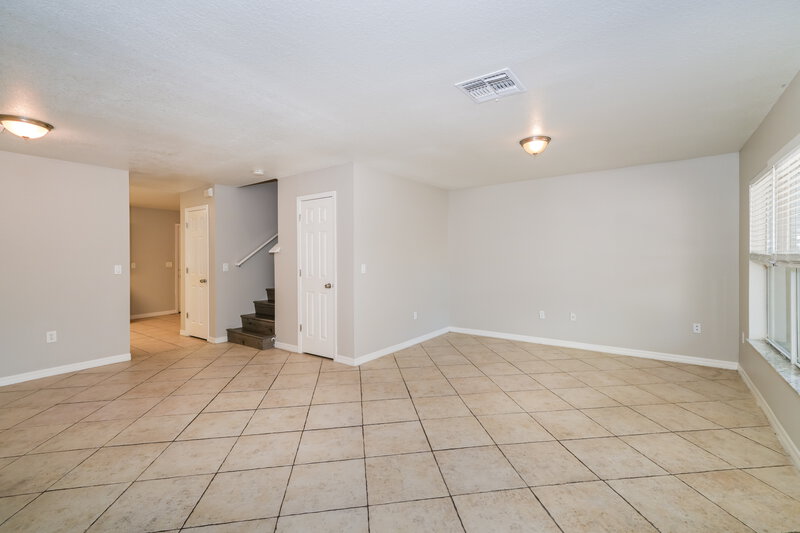 1,875/Mo, 7503 N Dixon Ave Tampa, FL 33604 Living Room View
