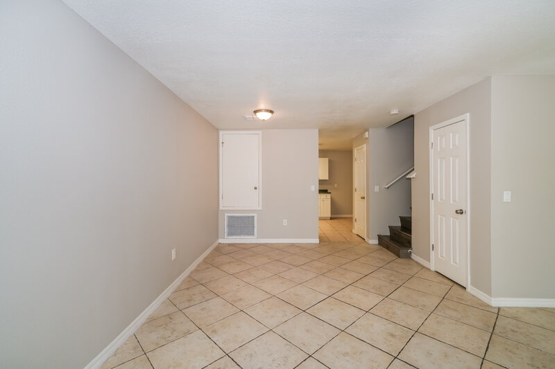 1,875/Mo, 7503 N Dixon Ave Tampa, FL 33604 Living Room View 2