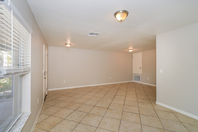 1,875/Mo, 7503 N Dixon Ave Tampa, FL 33604 Dining Room View