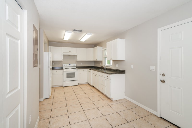 1,875/Mo, 7503 N Dixon Ave Tampa, FL 33604 Kitchen View 3