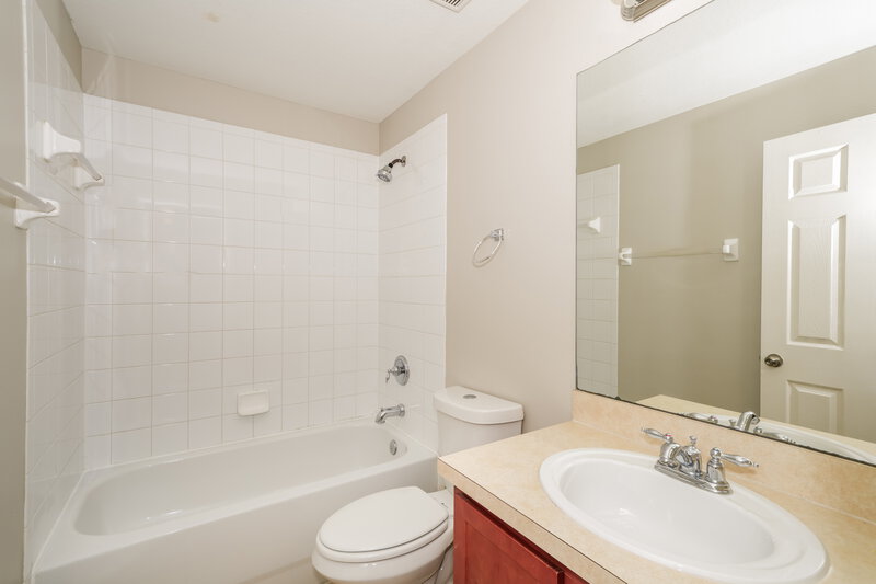 1,875/Mo, 7503 N Dixon Ave Tampa, FL 33604 Bathroom View