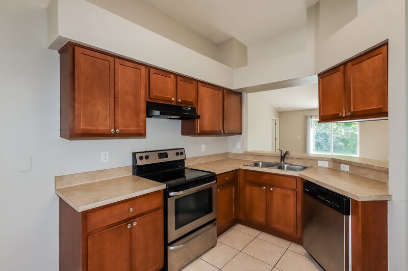 2,110/Mo, 3506 Trapnell Grove Loop Plant City, FL 33567 Kitchen View 2
