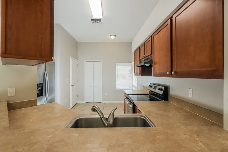 2,110/Mo, 3506 Trapnell Grove Loop Plant City, FL 33567 Kitchen View 3