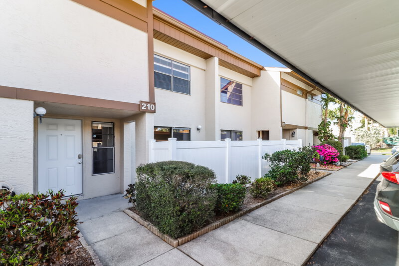 2,485/Mo, 9209 SEMINOLE BLVD Unit 210 Seminole, FL 33772 Front View