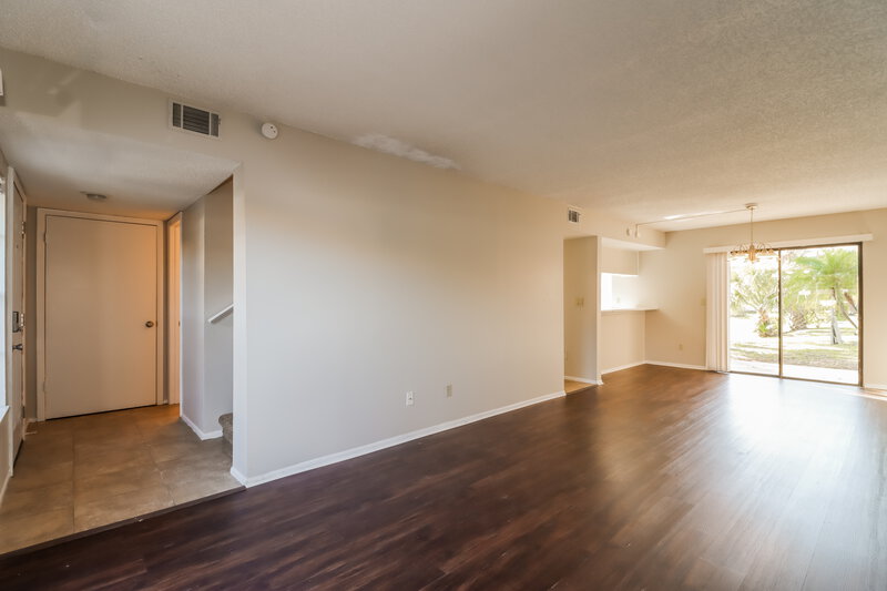 2,485/Mo, 9209 SEMINOLE BLVD Unit 210 Seminole, FL 33772 Living Room View