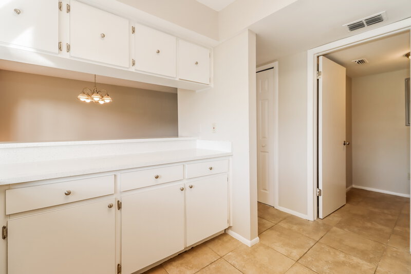 2,485/Mo, 9209 SEMINOLE BLVD Unit 210 Seminole, FL 33772 Kitchen View