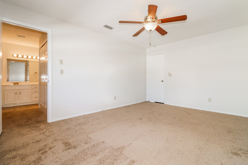 2,485/Mo, 9209 SEMINOLE BLVD Unit 210 Seminole, FL 33772 Main Bedroom View