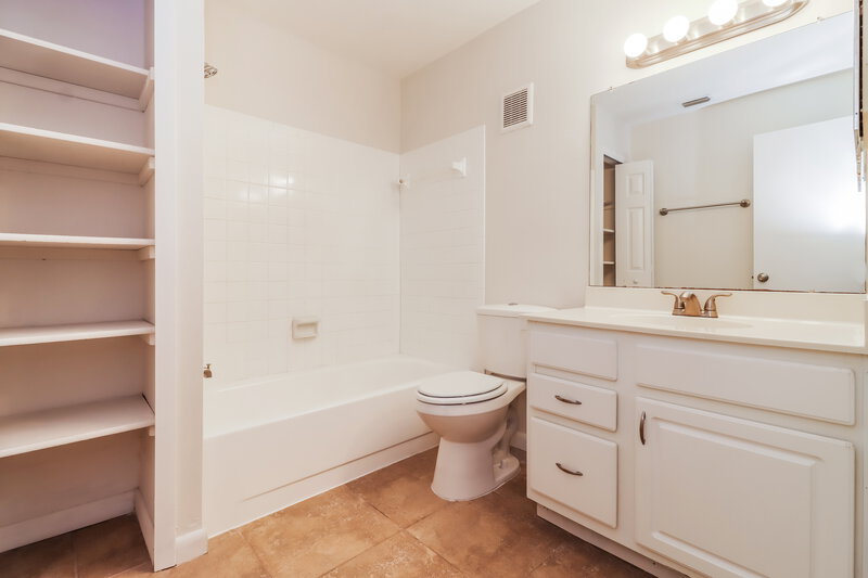 2,485/Mo, 9209 SEMINOLE BLVD Unit 210 Seminole, FL 33772 Bathroom View 2