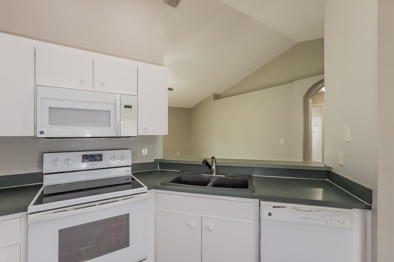 1,830/Mo, 1586 Caroline Ct Bartow, FL 33830 Kitchen View 2