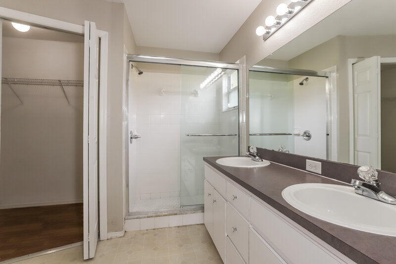 1,830/Mo, 1586 Caroline Ct Bartow, FL 33830 Main Bathroom View