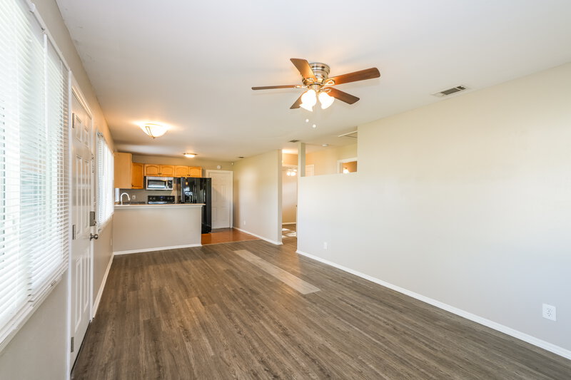 1,850/Mo, 9691 52nd Way Pinellas Park, FL 33782 Living Room View