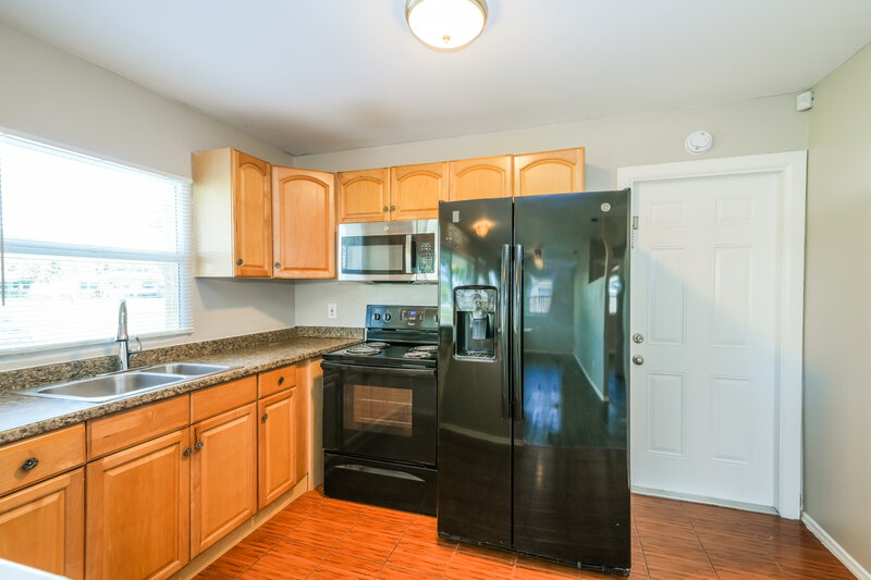1,850/Mo, 9691 52nd Way Pinellas Park, FL 33782 Kitchen View