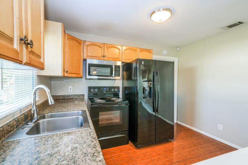 1,850/Mo, 9691 52nd Way Pinellas Park, FL 33782 Kitchen View 2