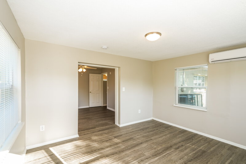 1,850/Mo, 9691 52nd Way Pinellas Park, FL 33782 Main Bedroom View 3