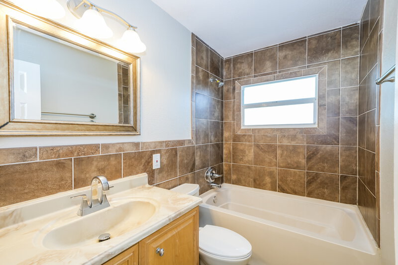 1,850/Mo, 9691 52nd Way Pinellas Park, FL 33782 Bathroom View