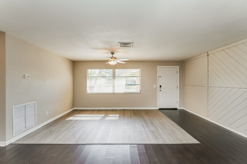 1,955/Mo, 3401 KEENE PARK DR Largo, FL 33771 Living Room View