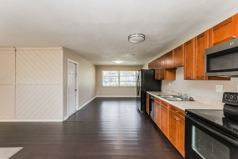 1,955/Mo, 3401 KEENE PARK DR Largo, FL 33771 Kitchen View