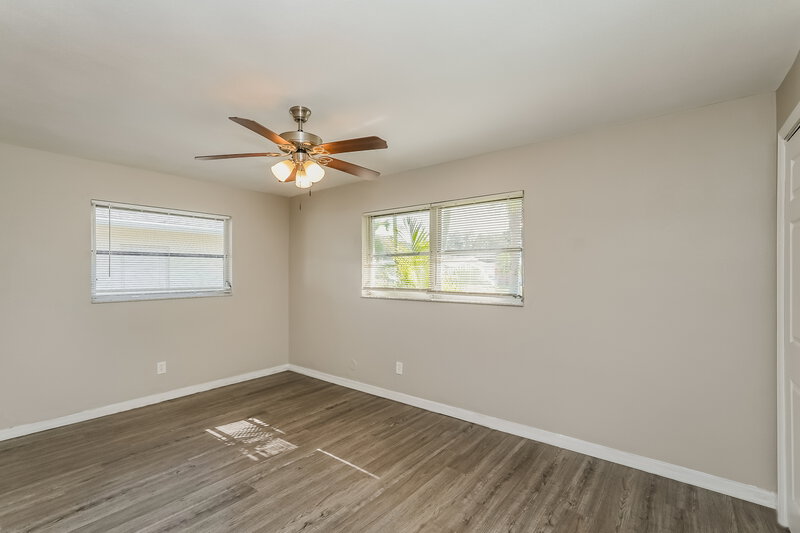 1,955/Mo, 3401 KEENE PARK DR Largo, FL 33771 Main Bedroom View