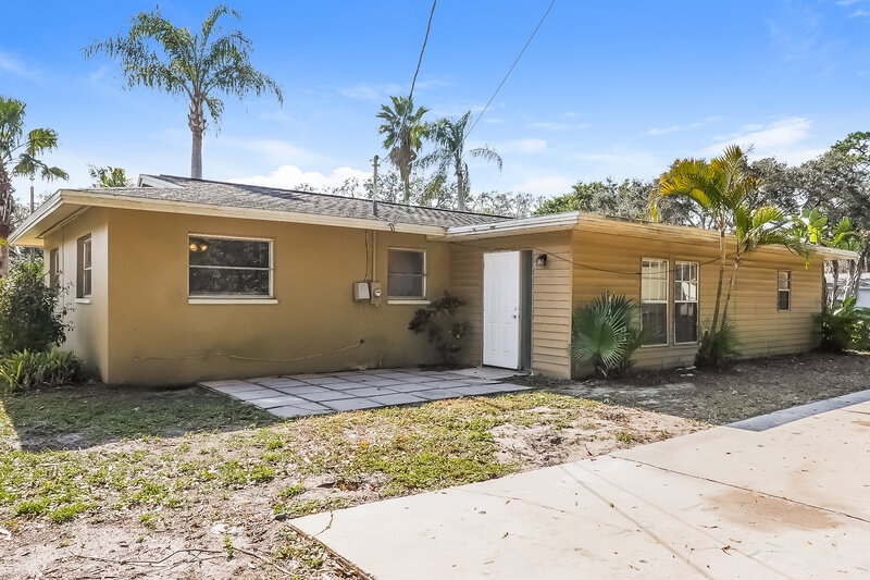 1,955/Mo, 3401 KEENE PARK DR Largo, FL 33771 Rear View