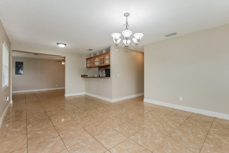 2,305/Mo, 6624 N Cameron Ave Tampa, FL 33614 Living Room View 2