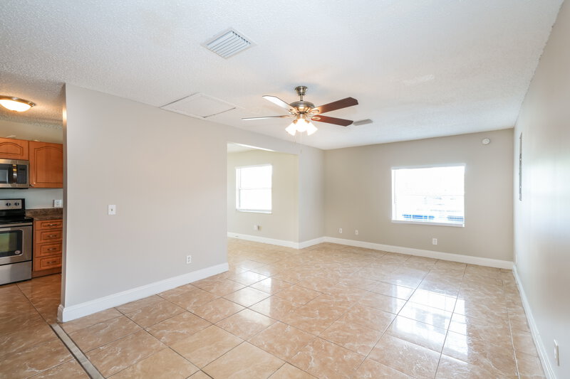 2,195/Mo, 6624 N Cameron Ave Tampa, FL 33614 Family Room View