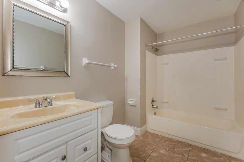2,305/Mo, 6624 N Cameron Ave Tampa, FL 33614 Bathroom View