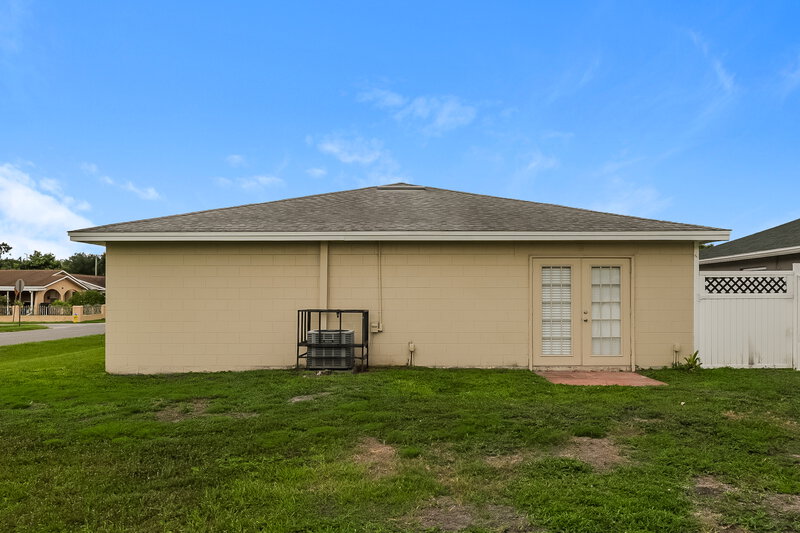 2,305/Mo, 6624 N Cameron Ave Tampa, FL 33614 Rear View