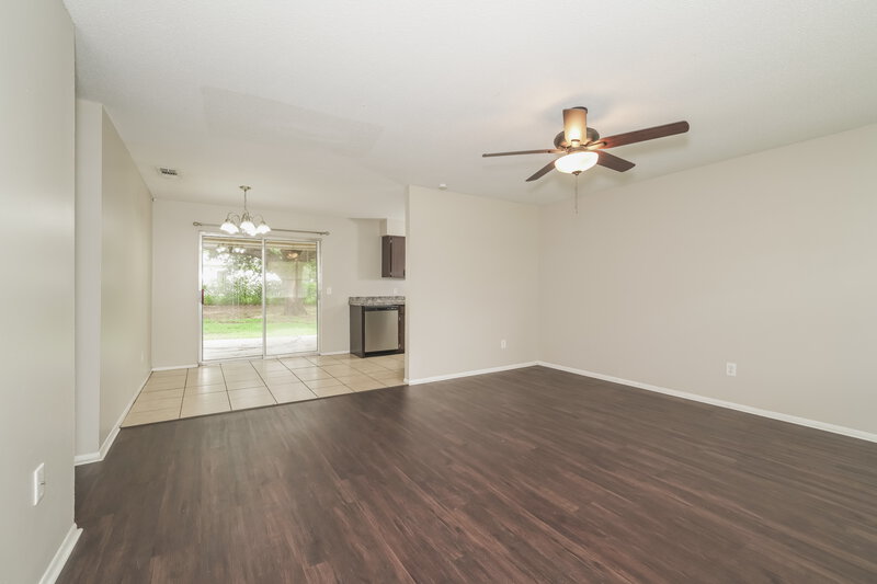 1,650/Mo, 5927 Stokes Rd Lakeland, FL 33812 Living Room View