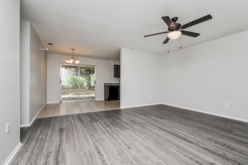 1,810/Mo, 5927 Stokes Rd Lakeland, FL 33812 Living Room View 4