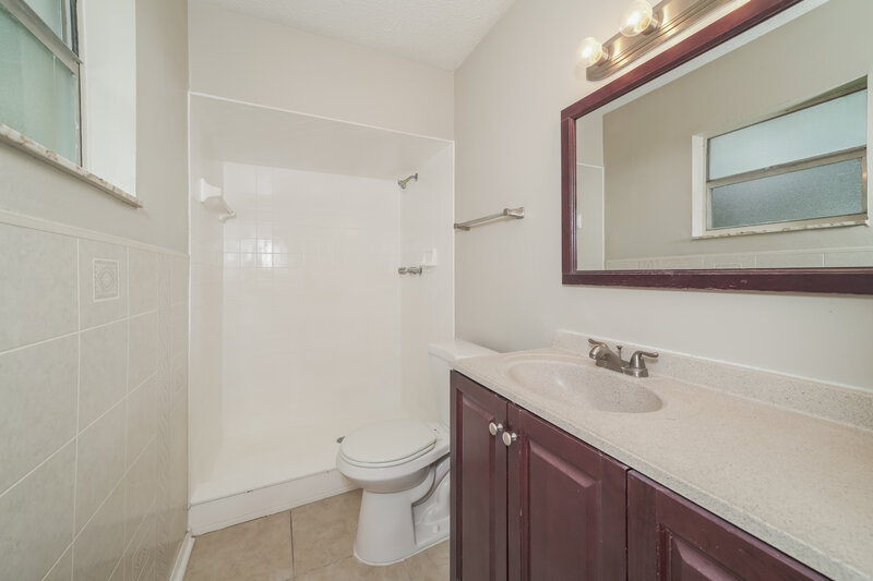 1,650/Mo, 5927 Stokes Rd Lakeland, FL 33812 Main Bathroom View