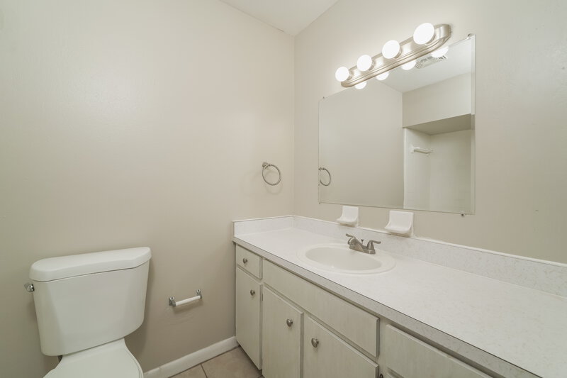1,650/Mo, 5927 Stokes Rd Lakeland, FL 33812 Bathroom View