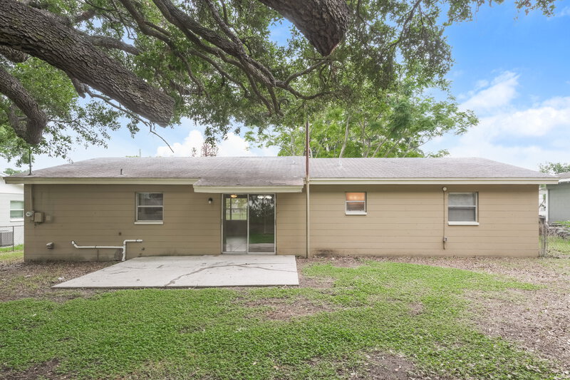 1,650/Mo, 5927 Stokes Rd Lakeland, FL 33812 Rear View 2