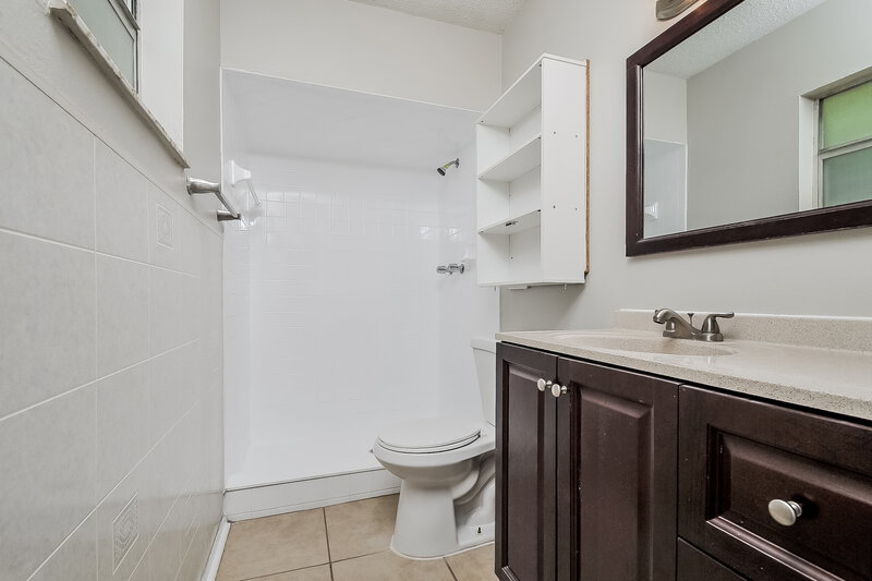 1,810/Mo, 5927 Stokes Rd Lakeland, FL 33812 Main Bathroom View